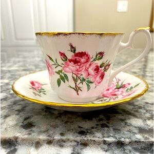 EUC ROYAL KENDAL BONE CHINA SWIRL PATTERN TRACUP AND SAUCER WITH PINK ROSES